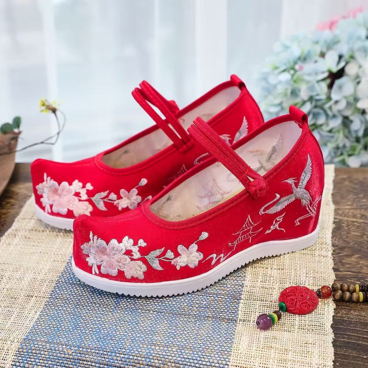 Embroidery Canvas - 女性用内部刺繍入り厚底靴、滑り止め付き、コックドシューズ、トゥエスニックスタイル、漢服靴、赤いウェディングシューズ