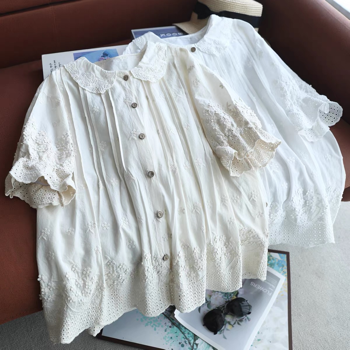 Embroidery Eyelet - 2026年女性用レースピーターパンカラーブラウス、100％コットン、アイレットフローラル刺繍、半袖トップス、コテージコア、ヴィンテージ、サマーシャツ