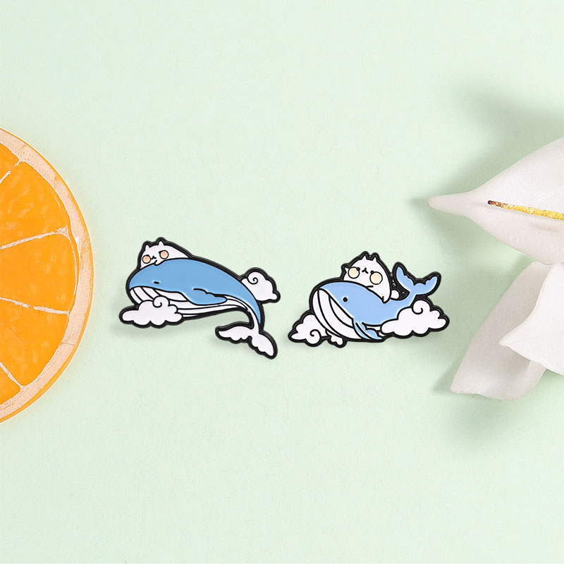 かわいい猫の乗り物青いクジラエナメルピンかわいい漫画雲動物海 - Embroidery Whale のレビューと価格
