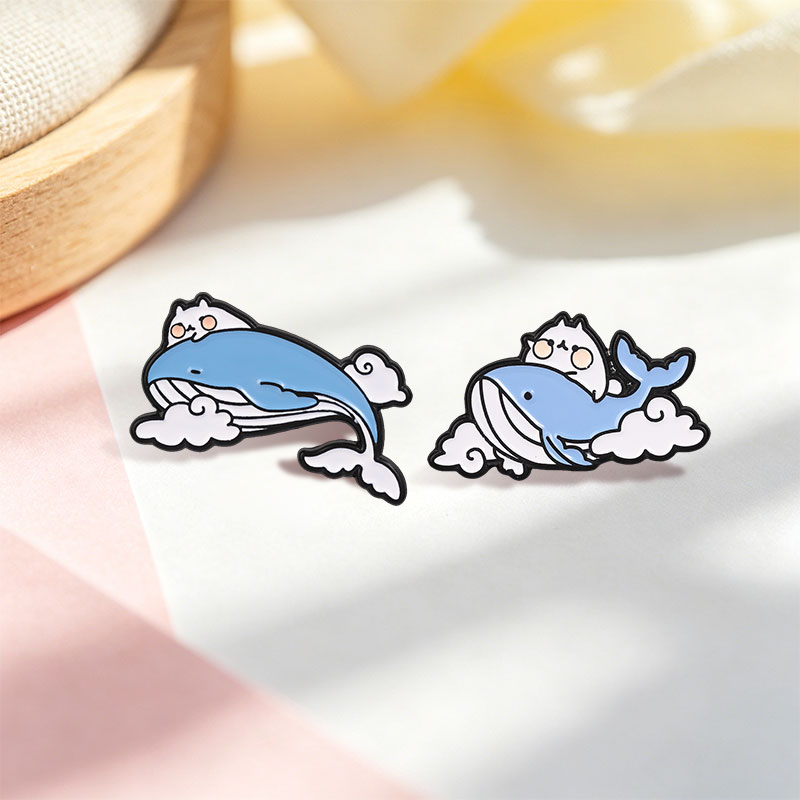 かわいい猫の乗り物青いクジラエナメルピンかわいい漫画雲動物海 - Embroidery Whale のレビューと価格