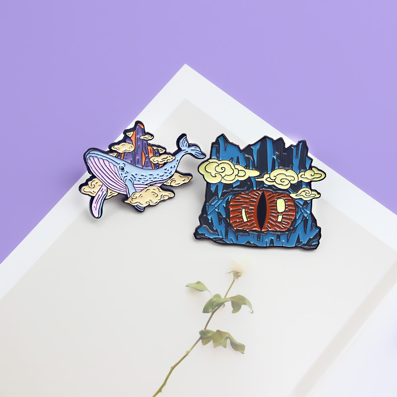 漫画のピーク悪魔の目とクジラエナメルピンイルカサメのクジラの - Embroidery Whale のレビューと価格