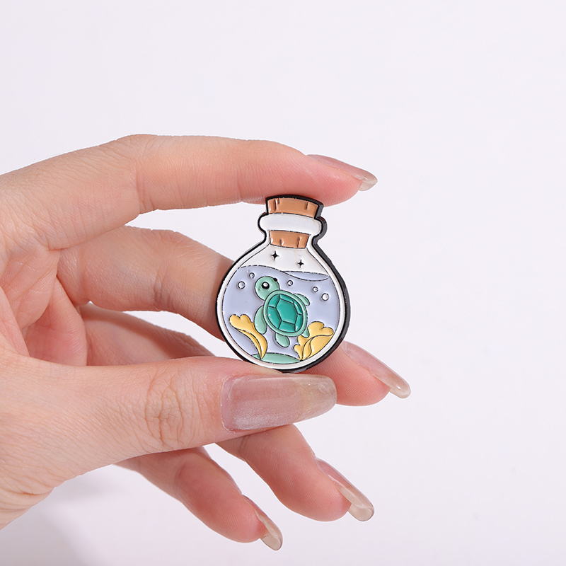 キノコ猫の瓶エナメルピン、ボトルの生き物、バックパックラペル - Embroidery Whale のレビューと価格