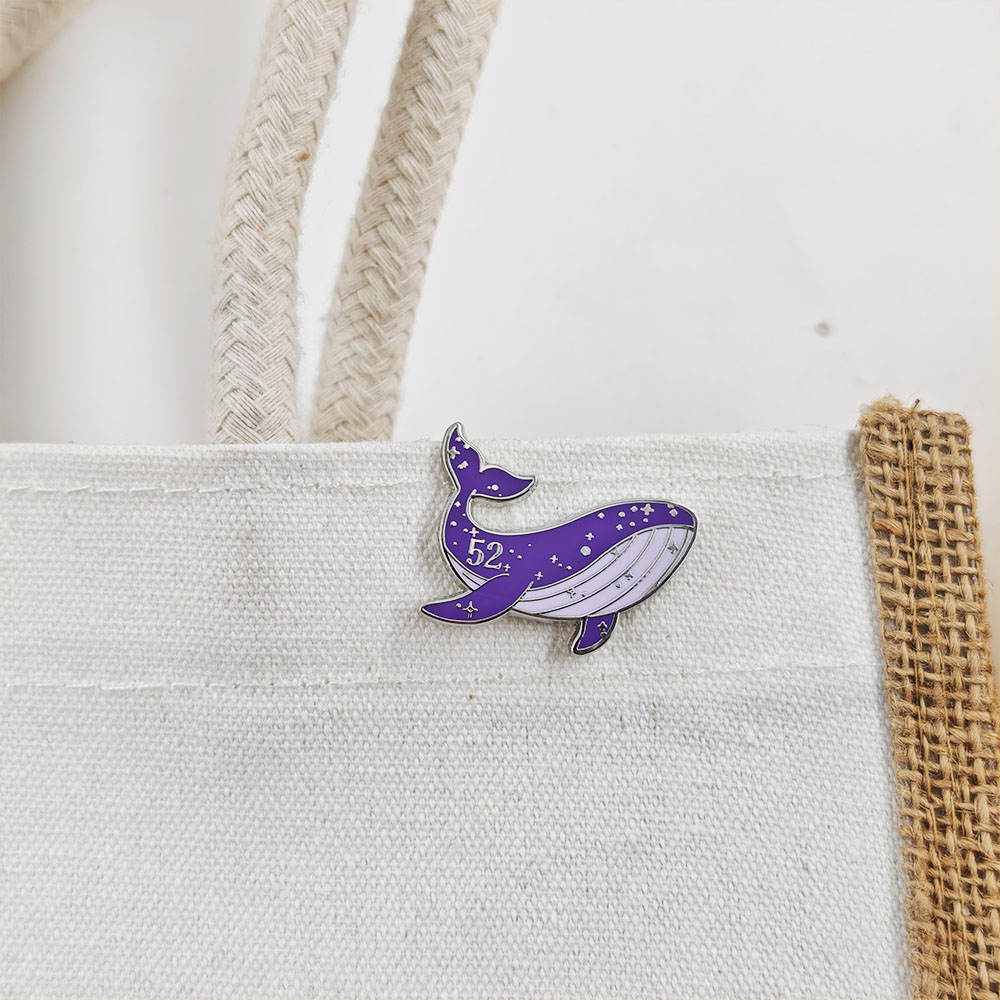 K-POP ARMY 52ヘルツ 孤独なクジラ エナメルピン - Embroidery Whale のレビューと価格