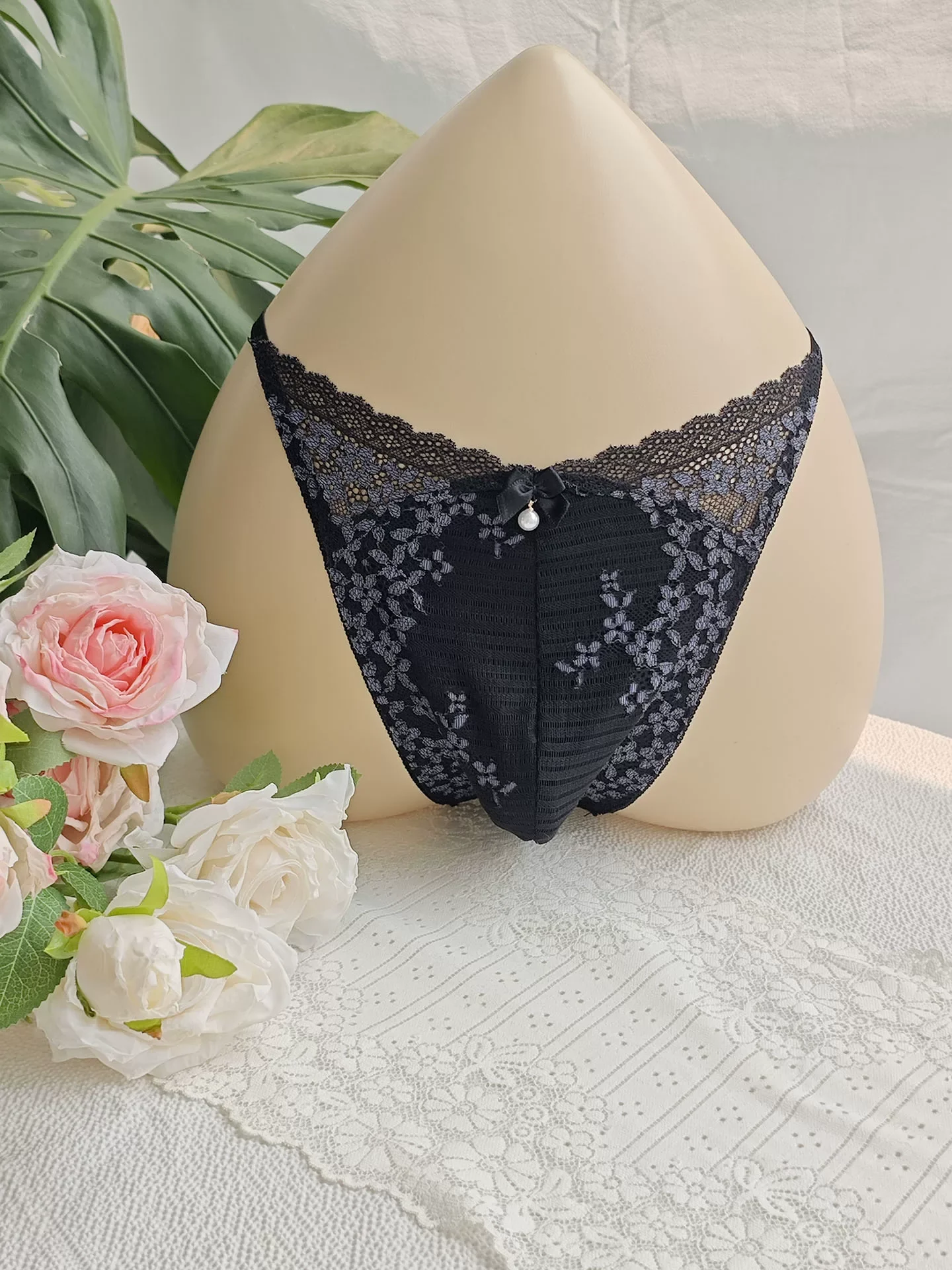 ブラックレースマンズTブリーフ刺繍ハンドメイドブルーピンクB - Embroidery Gift Ideas のレビューと価格
