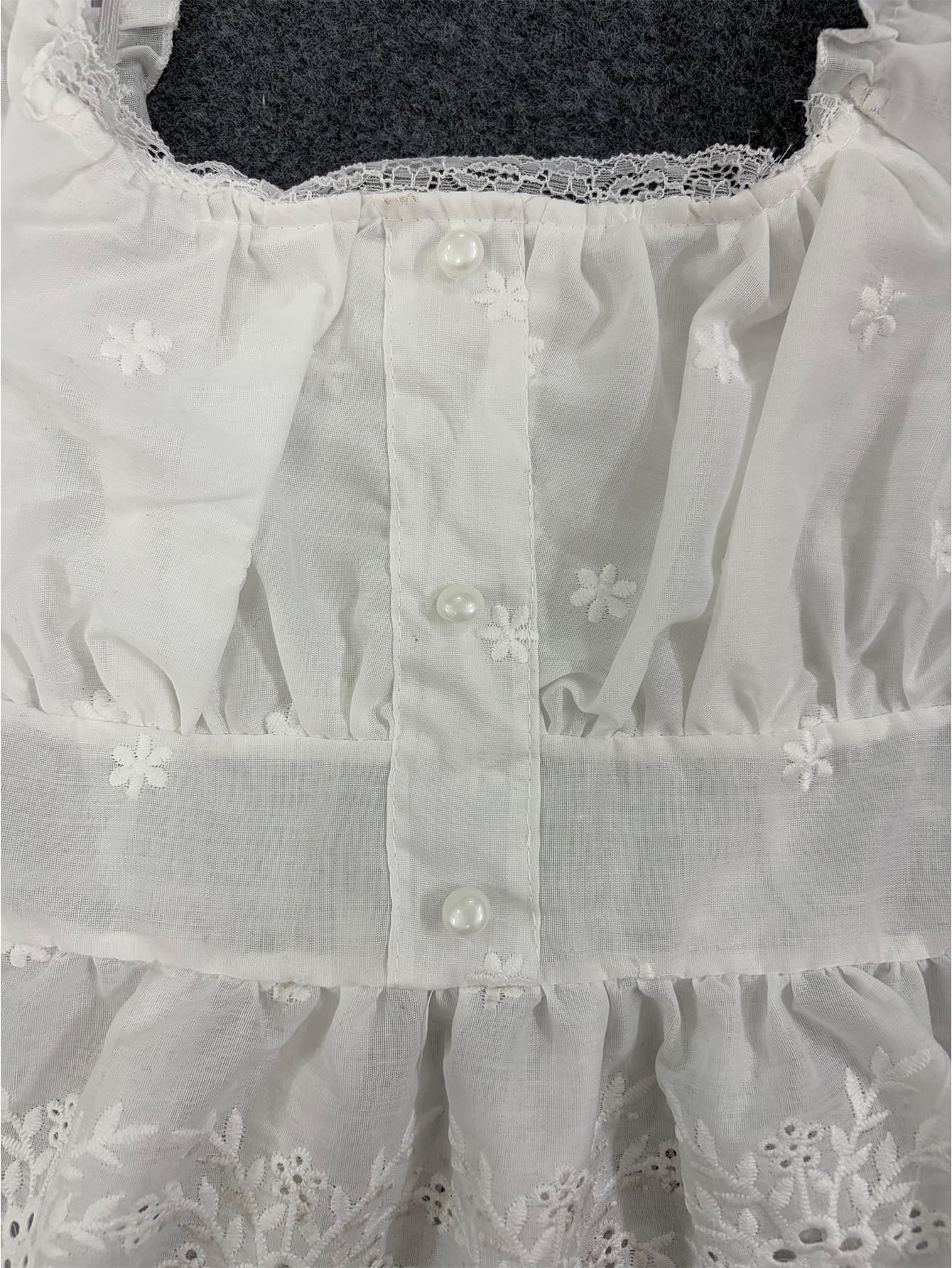 ホワイトフローラルアイレット刺繍フリルキャップスリーブスクエ - Embroidery Eyelet のレビューと価格
