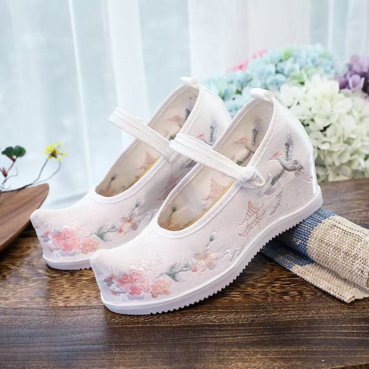 女性用内部刺繍入り厚底靴、滑り止め付き、コックドシューズ、ト - Embroidery Canvas のレビューと価格